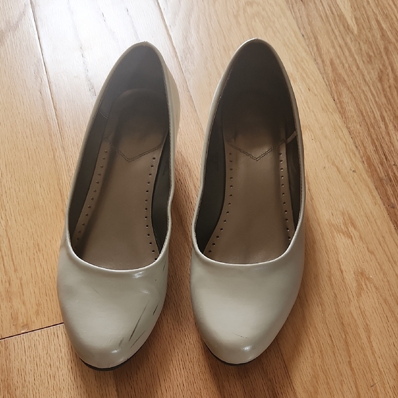 Basic Editions Shoes - Basic Editions Elegant Cream Women's Shoes 10 W